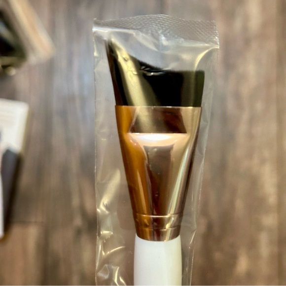 Bare Minerals Mask Essentials with mask smoothing brush and cloth BNIB - Picture 5 of 10